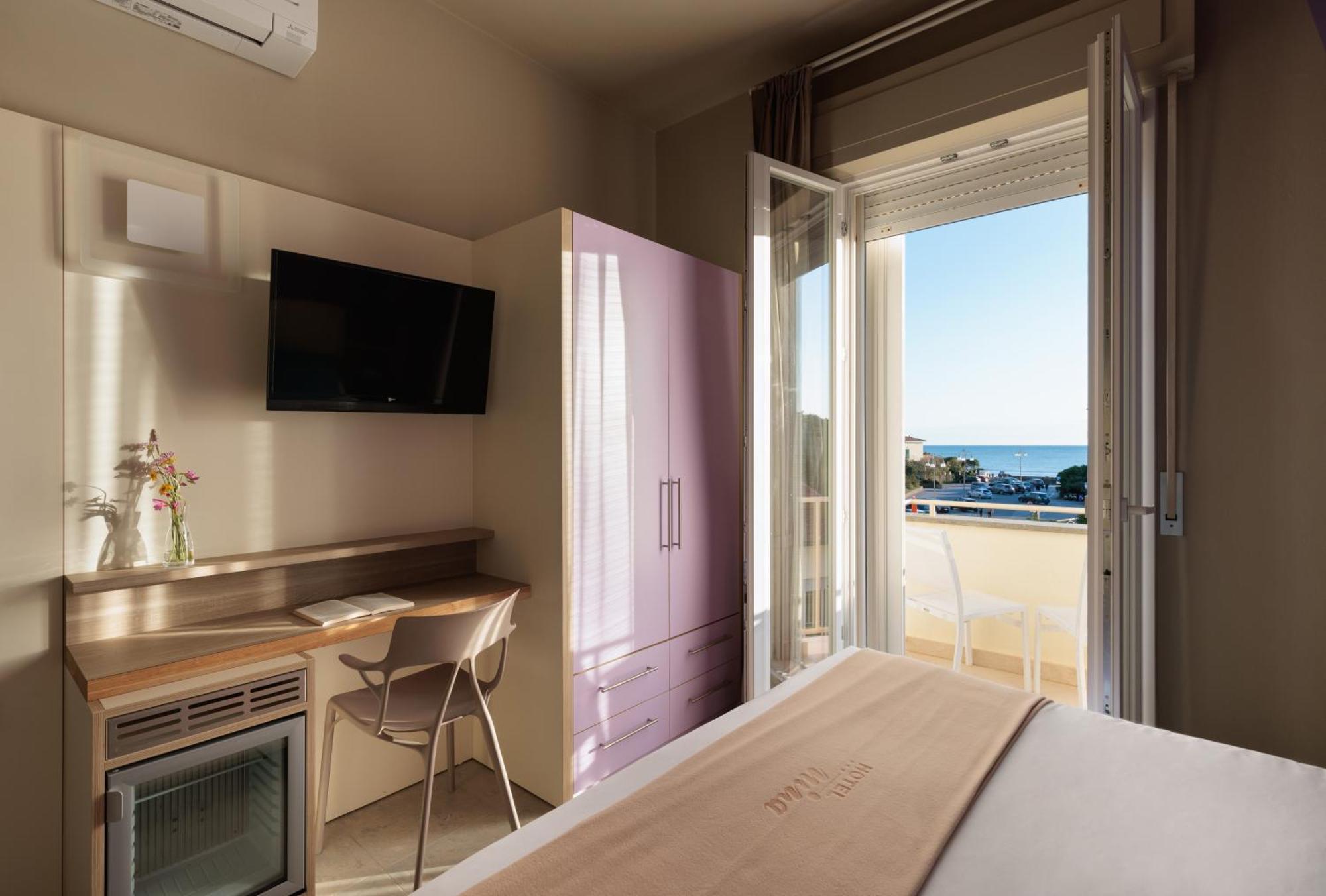 Hotel Nina Marina Di Bibbona Exterior photo